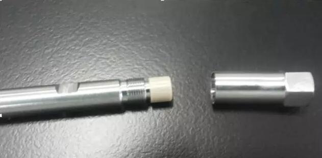 拆開(kāi)后的色譜柱